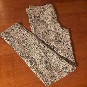 Classic creme / gold laced skinny leg pants